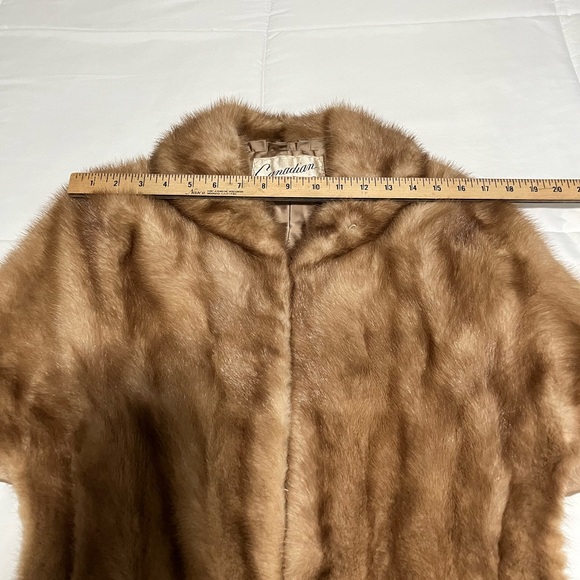 Vintage Canadian Fur co. Pittsburg PA. wrap coat Golden tan jacket cape. Size S - Picture 5 of 12